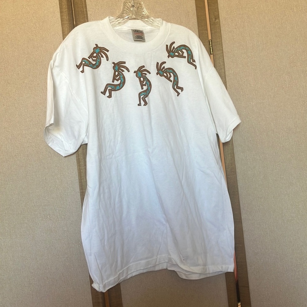 FINAL MARKDOWN Unisex White Kokopelli Graphic T-Shirt xl